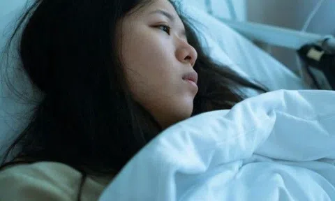 Cô gái 23 tuổi bụng phình to, da rạn nứt vì hay dùng một loại thuốc, thói quen phổ biến này quá nguy hiểm