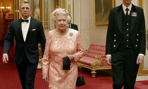 Bí mật thú vị về lần duy nhất Nữ hoàng Elizabeth II đóng phim: Được siêu điệp viên 007 hộ tống dự Olympic 2012