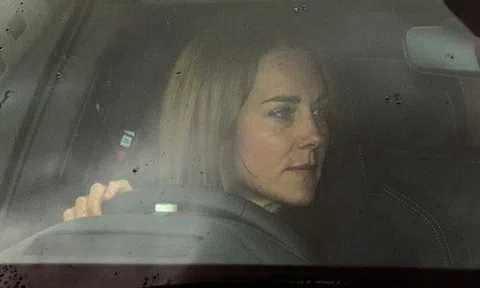 Ngôi sao 24/7: Ngoài Meghan, Công nương Kate cũng không đến gặp Nữ hoàng Anh lần cuối