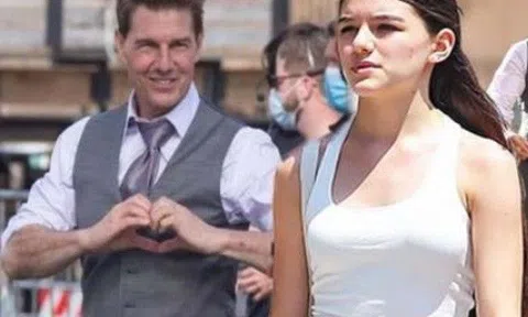 Sau 10 năm không gặp mặt cha, Suri bắt đầu tha thứ cho Tom Cruise?