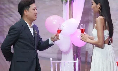 Vừa tiết lộ đặc biệt về Nhã Phương và con gái, Trường Giang bất ngờ cầu hôn Á hậu Thảo Nhi