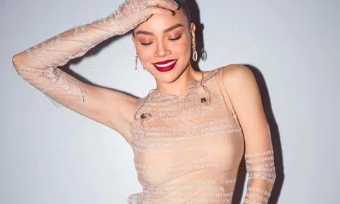 Hồ Ngọc Hà mặc áo tàng hình, khoe triệt để làn da lẫn đường cong tuyệt mỹ