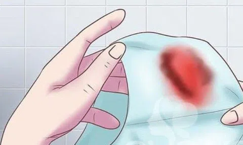 Bé gái Phú Thọ chảy máu vùng kín sau khi tắm, kiểm tra phía trong ai cũng bất ngờ về thủ phạm