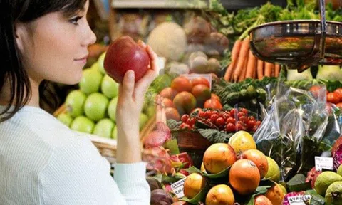 12 loại rau quả "bẩn" và sạch nhất, có loại suốt 7 năm luôn xếp loại "bẩn" nhất mà nhiều người thích ăn