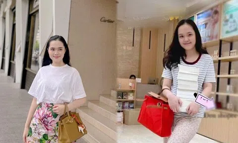 Mặc đồ nhăn nhúm, vợ Duy Mạnh gỡ gạc với túi Hermes vài trăm triệu, chồng bình luận “gây sốt”