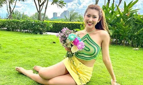 Mặc váy ngắn cũn cỡn, "mỹ nhân Cai Lậy" vất vả tạo dáng tránh hớ hênh