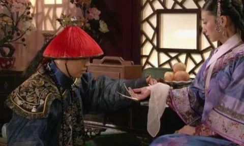 Thái y thường xuyên gặp gỡ riêng phi tần hậu cung nhưng Hoàng thượng không bao giờ ghen vì cách chẩn bệnh đặc biệt