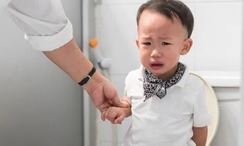 5 tuyệt chiêu giúp trẻ đánh bay táo bón kéo dài tại nhà