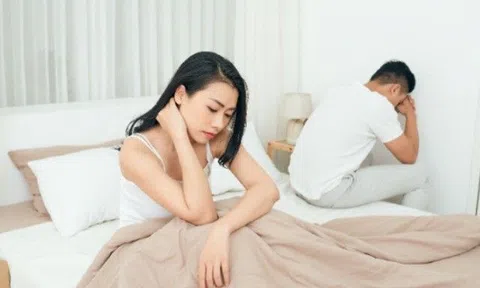 Từng “yêu vụng” ngon lành, cặp uyên ương Hà Nội gặp sự cố khó tưởng khi quan hệ không “áo mưa” sau cưới