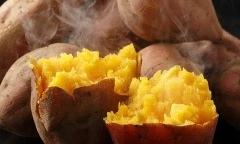 Ăn phở, bún, miến hay khoai lang thay cơm được không? Người mắc bệnh này chớ dại ăn khoai nướng
