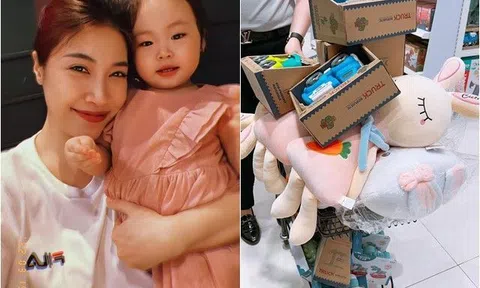 Pha Lê bị nói "chơi quá lớn" khi mua cả núi quà tặng các bạn học trong lớp của con gái