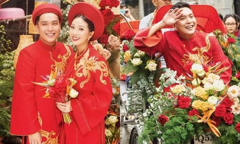 MC Liêu Hà Trinh và chồng sung sướng ngồi xích lô để bạn "è cổ" đạp, chú rể phấn khích đứng cả lên xe