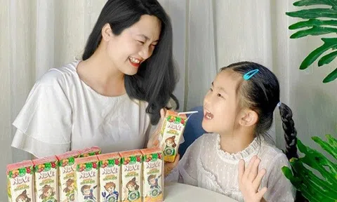 Mẹ hiện đại nuôi con nhàn tênh với bí kíp “uống rau” độc đáo