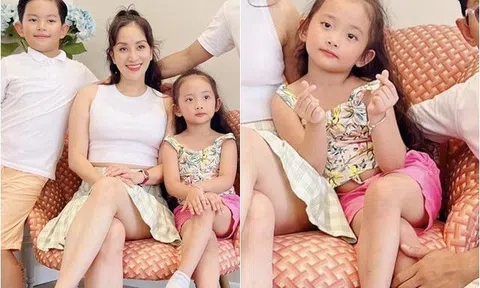Con gái Khánh Thi Phan Hiển làm điệu lấn lướt bố mẹ và anh trai, dáng ngồi quá sành điệu!