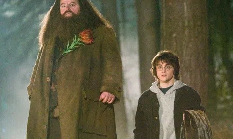 "Bác Hagrid" qua đời, cả showbiz và dàn sao Harry Potter khóc thương