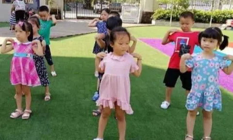 Cô giáo mầm non có kinh nghiệm 10 năm: Bố mẹ không nên cho con gái mặc váy đi học