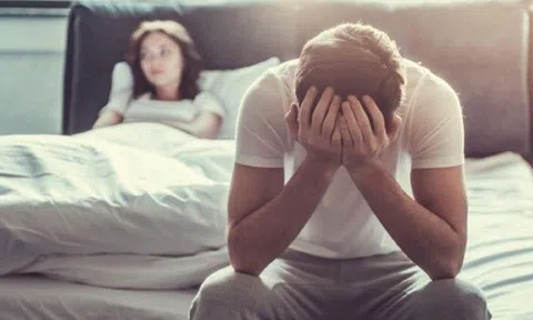 Bị người yêu cấm quan hệ vì nhắn tin với nữ đồng nghiệp, 6 tháng sau người đàn ông méo mặt khi nhìn "cậu nhỏ"