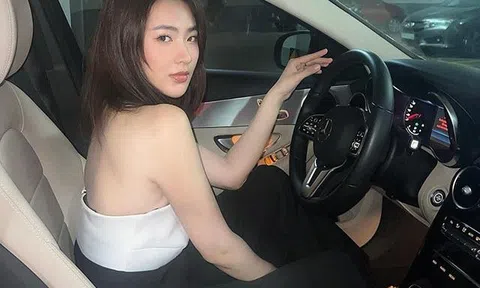Xuất hiện mỹ nhân ăn mặc quyến rũ ngồi xế hộp tiền tỷ, hoá ra là nàng tiểu thư "Cây Táo Nở hoa"