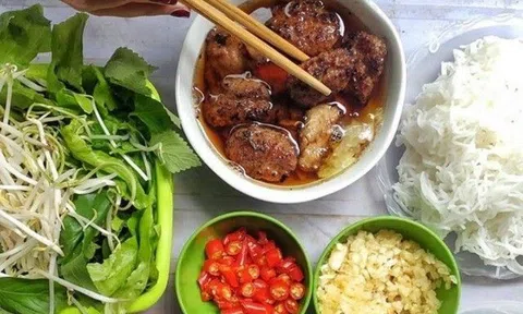 Món bún khoái khẩu của dân văn phòng tiềm ẩn “sát thủ gây ung thư”, chuyên gia cảnh báo: Ăn càng ít càng tốt