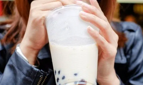 Uống trà sữa thế này chẳng khác nào bơm “chất độc” vào ngũ tạng, nhiều người vẫn vô tư uống hàng ngày