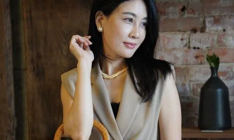Quà tặng 20/10 tinh tế ByQUEEN ngọc trai và túi xách vintage đẳng cấp