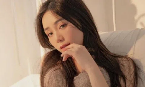 Em gái Quỳnh Búp Bê mê diện quần "khiêm tốn vải", đi công viên nhìn như chỉ mặc áo
