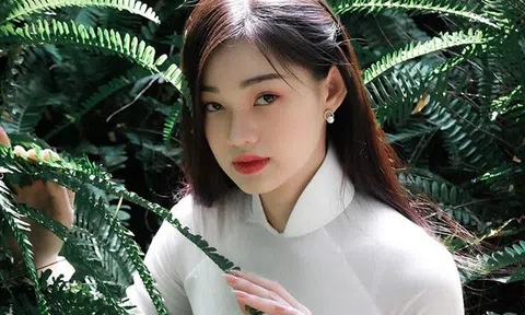 Nàng thơ xứ Dừa đẹp như Bạch Tuyết, chân dài dáng chuẩn mặc áo dài vẫn gợi cảm