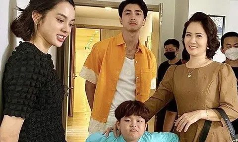 Vừa làm đám cưới với Phương Nga, Bình An đã để lộ râu ria xồm xoàm, còn ở bên người con gái khác