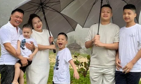 BTV đông con nhất VTV Trần Quang Minh: Ở cơ quan là sếp lớn, về nhà khéo chăm con, nể vợ