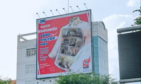 Lần đầu tiên vết siêu bẩn trở thành tác phẩm nghệ thuật khổng lồ