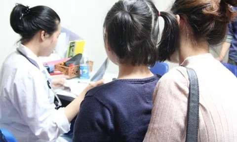 Con gái 6 tuổi ngực to bất thường tưởng dậy thì, đi khám mẹ giật mình vì "thủ phạm" là kiểu ăn này