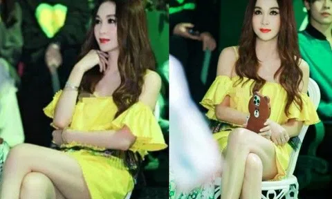Ngôi sao 24/7: "Phan Kim Liên" Ôn Bích Hà vô tư diện váy ngắn, U60 đôi chân quá nuột nà