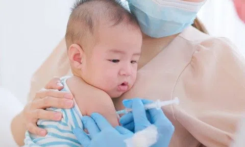 Lý do bố mẹ nên tiêm vắc-xin cúm cho trẻ đặc biệt vào thời điểm nguy cơ chồng dịch như hiện nay