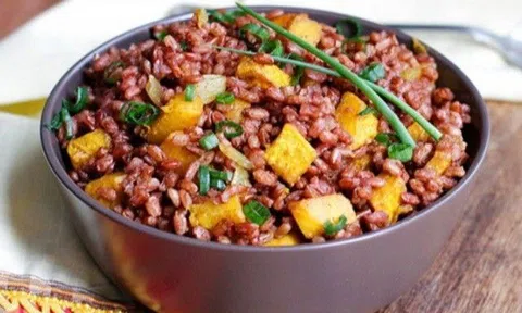 Yến mạch, gạo lứt là "thần dược" giảm cân nhưng những người này càng ăn càng có hại