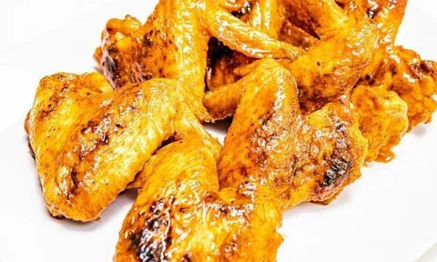 Ăn nhiều thịt gà có gây dậy thì sớm? 3 bộ phận của gà đừng ăn, một phần người trẻ nào cũng thích