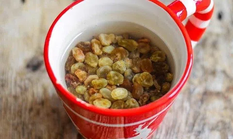 Đem quả khô nhỏ bé này ngâm nước rồi uống khi thức dậy, cơ thể sẽ cảm ơn bạn rất nhiều