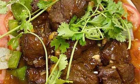 Thưởng thức món bò lúc lắc chuẩn Âu tại Lẩu Đức Trọc