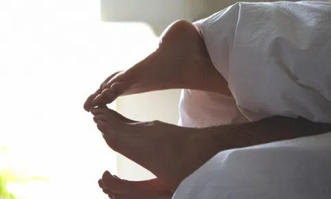 Gần 50 tuổi tôi vẫn đòi quan hệ ngày 2 lần liệu có phải nghiện tình dục? Tần suất "yêu" thế là tốt nhất?