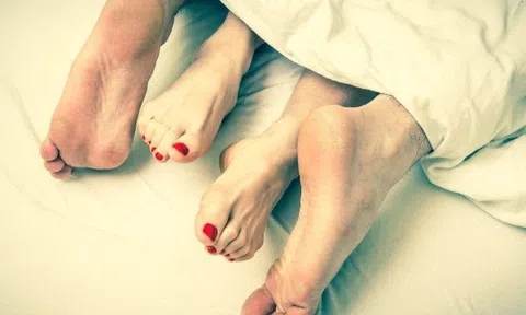 Cặp vợ chồng cưới xong ngày nào cũng "giao ban", cuối cùng phải đi khám, BS khuyên đừng cố quá!