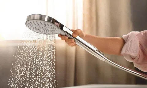 Bé trai 10 tuổi Hà Nội tử vong trong phòng tắm, "thủ phạm" là món đồ dùng nhà ai cũng có