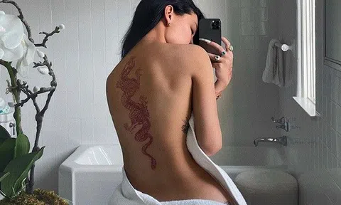 Người mẫu gốc Việt bị bắt vì thích khoả thân, khoe hình thể ở hồ bơi là ai?