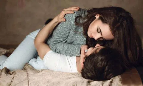 Lấy nhau 4 năm phát hiện vợ chưa một lần “lên đỉnh”, chồng mới biết đây mới là vị trí quan hệ phụ nữ thích nhất