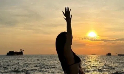 "Nữ thần học đường" Việt Nam diện bikini tập yoga làm fan xứ Chùa Vàng xuýt xoa