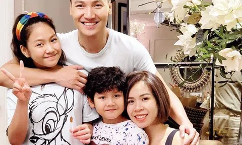 "Trai đẹp bị chê nhạt của VTV": 14 năm kết hôn luôn tự giác lau nhà và rửa bát, có lộc con cái lẫn sự nghiệp