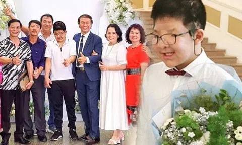 Bôm - con trai Quốc Tuấn đi ăn cưới con "ông trùm": Vẻ ngoài cao lớn, chững chạc, thành tâm điểm giữa dàn nghệ sĩ