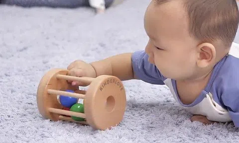 Hộp đồ chơi trí tuệ Kinderlove - Xu hướng chơi mà học giúp trẻ phát triển toàn diện