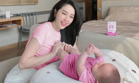 Ca sĩ Bảo Thy "đứng ngồi không yên" vì con nôn trớ