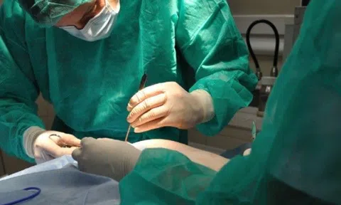 Người phụ nữ đi phẫu thuật cắt tử cung, cuối cùng lại mất 2 quả thận vào tay người này