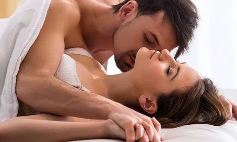 Nếu nam giới có 2 hành vi này trước khi quan hệ, chị em nên từ chối ngay kẻo tử cung bị tàn phá