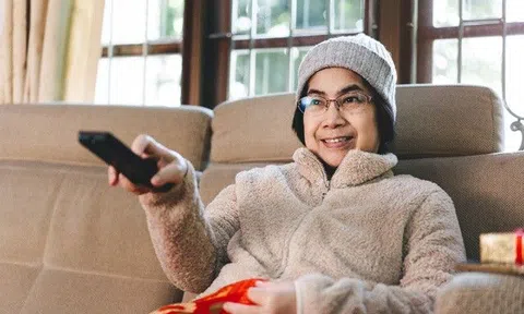 Cảnh báo đột quỵ tăng cao do tiểu đêm ở người cao tuổi  khi trời lạnh